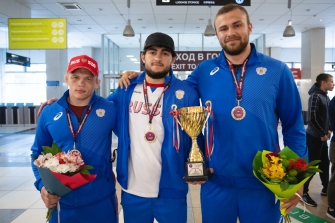 Встреча победителей первенства Европы по греко-римской борьбе в аэропорту Толмачёво С. Степанова, Ш. Ожаева, М. Лаптева-25.05.2021_51