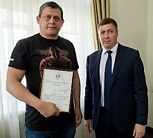 Сергей Ахапов наградил борцов и их тренеров, 26.05.2022_12