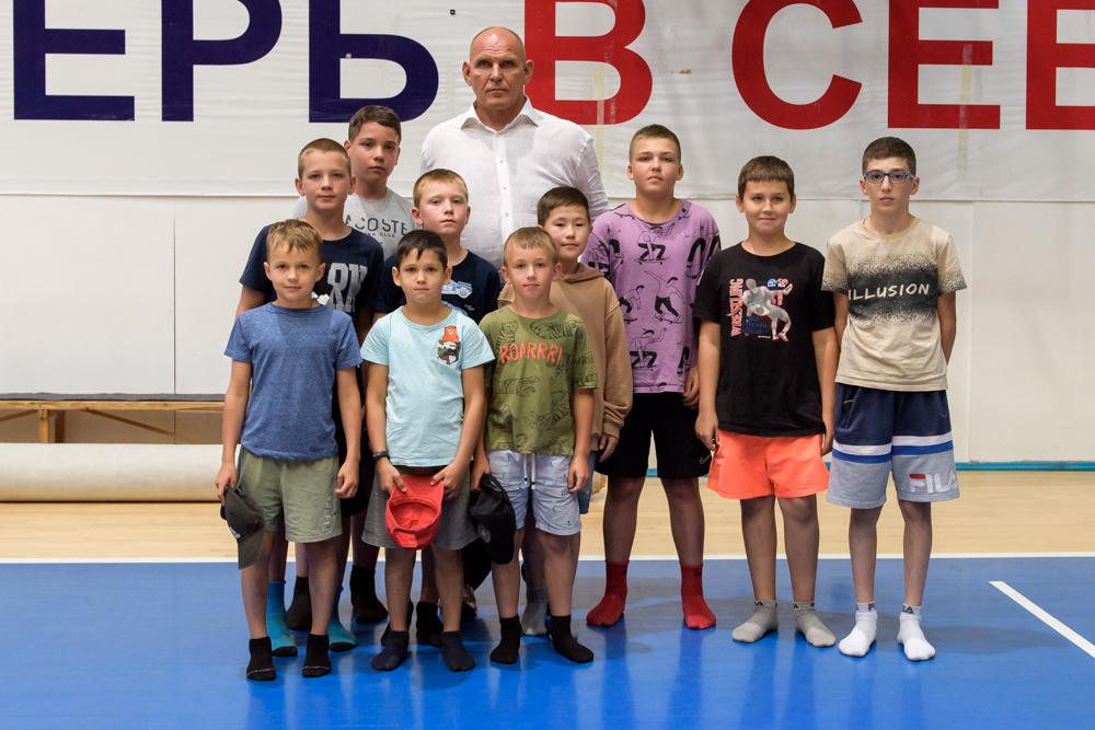 Александр Карелин встретился с участниками летних учебно-тренировочных сборов (Бердск, ЦСК 