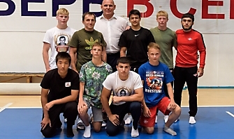 Александр Карелин встретился с участниками летних учебно-тренировочных сборов (Бердск, ЦСК 