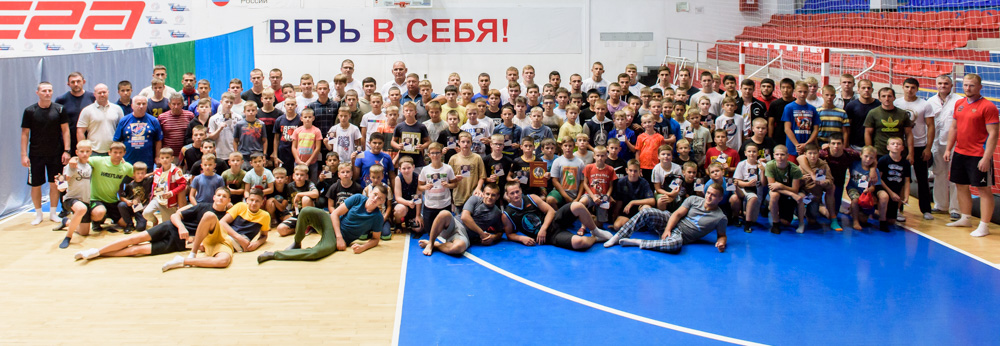 Александр Карелин встретился с участниками летних учебно-тренировочных сборов (Бердск, ЦСК 