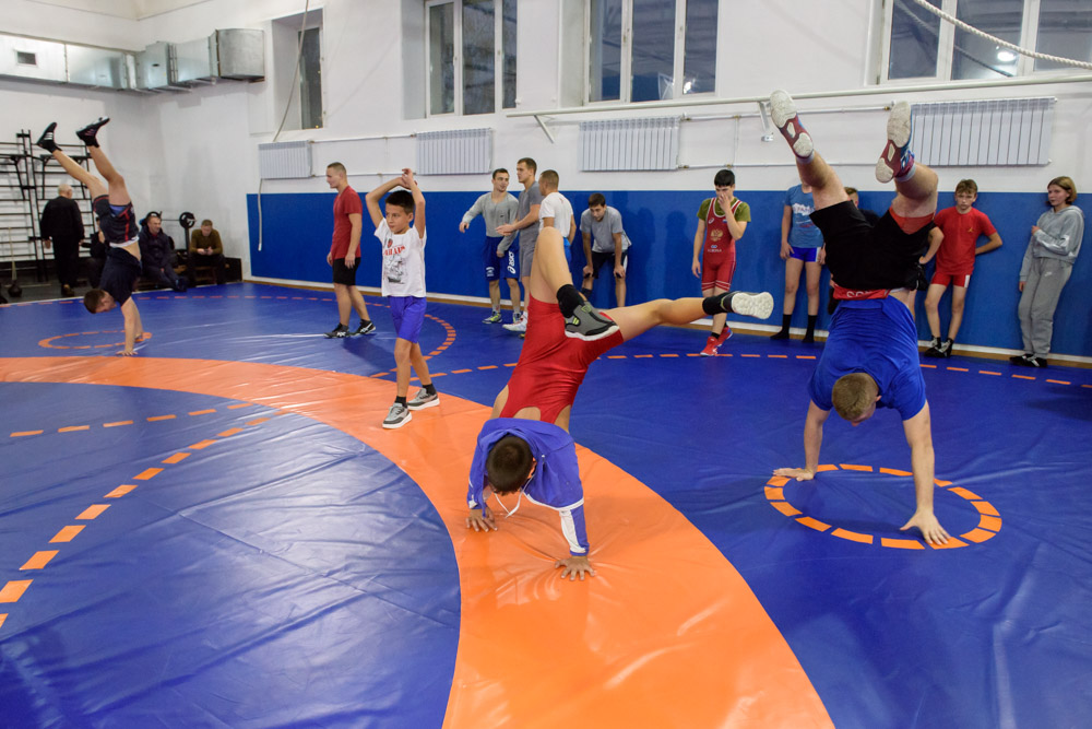 Юные борцы из ЛНР проводят тренировочные сборы в Новосибирске, 17.10.2022_1