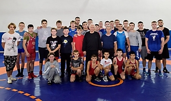 Юные борцы из ЛНР проводят тренировочные сборы в Новосибирске, 17.10.2022_10