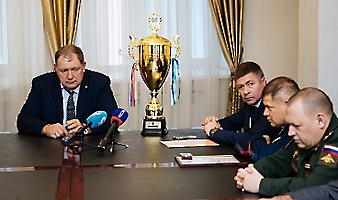 Чествование борцов греко-римского стиля в Правительстве Новосибирской области, 3.11.2023 (фото Александр Лукин)