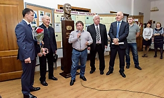 Открытие бюста Романа Власова в НГАУ 20.12.2016