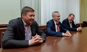 Приём у губернатора. Андрей Травников поздравил Романа Власова и его тренера Виктора Кузнецова с «золотом» чемпионата Европы-2018, 05.05.2018