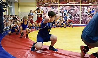 Тренировка Романа Власова в секции борьбы, лицей №13, п. Краснообск