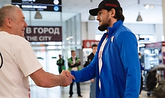 Встреча победителей первенства Европы по греко-римской борьбе в аэропорту Толмачёво С. Степанова, Ш. Ожаева, М. Лаптева-25.05.2021_14