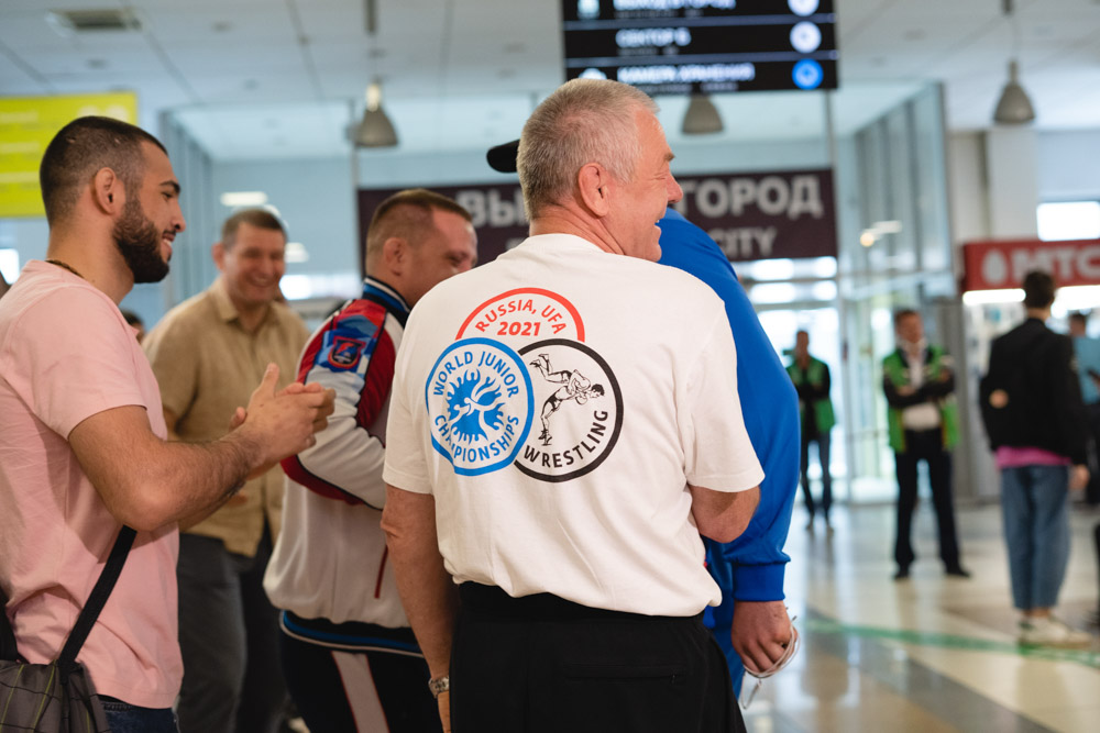 Встреча победителей первенства Европы по греко-римской борьбе в аэропорту Толмачёво С. Степанова, Ш. Ожаева, М. Лаптева-25.05.2021_16