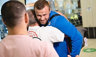 Встреча победителей первенства Европы по греко-римской борьбе в аэропорту Толмачёво С. Степанова, Ш. Ожаева, М. Лаптева-25.05.2021_19