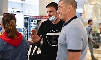 Встреча победителей первенства Европы по греко-римской борьбе в аэропорту Толмачёво С. Степанова, Ш. Ожаева, М. Лаптева-25.05.2021_24