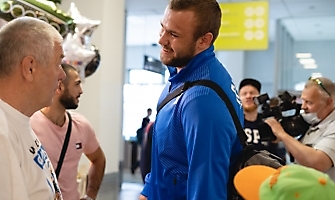 Встреча победителей первенства Европы по греко-римской борьбе в аэропорту Толмачёво С. Степанова, Ш. Ожаева, М. Лаптева-25.05.2021_32