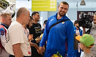 Встреча победителей первенства Европы по греко-римской борьбе в аэропорту Толмачёво С. Степанова, Ш. Ожаева, М. Лаптева-25.05.2021_33