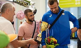 Встреча победителей первенства Европы по греко-римской борьбе в аэропорту Толмачёво С. Степанова, Ш. Ожаева, М. Лаптева-25.05.2021_35