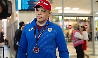 Встреча победителей первенства Европы по греко-римской борьбе в аэропорту Толмачёво С. Степанова, Ш. Ожаева, М. Лаптева-25.05.2021_38