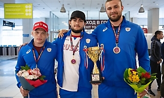 Встреча победителей первенства Европы по греко-римской борьбе в аэропорту Толмачёво С. Степанова, Ш. Ожаева, М. Лаптева-25.05.2021_51