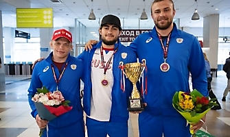 Встреча победителей первенства Европы по греко-римской борьбе в аэропорту Толмачёво С. Степанова, Ш. Ожаева, М. Лаптева-25.05.2021_53