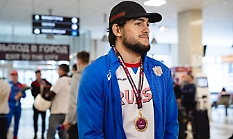 Встреча победителей первенства Европы по греко-римской борьбе в аэропорту Толмачёво С. Степанова, Ш. Ожаева, М. Лаптева-25.05.2021_54