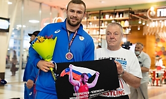 Встреча победителей первенства Европы по греко-римской борьбе в аэропорту Толмачёво С. Степанова, Ш. Ожаева, М. Лаптева-25.05.2021_59