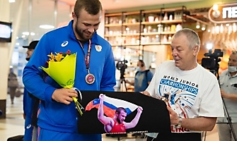 Встреча победителей первенства Европы по греко-римской борьбе в аэропорту Толмачёво С. Степанова, Ш. Ожаева, М. Лаптева-25.05.2021_60