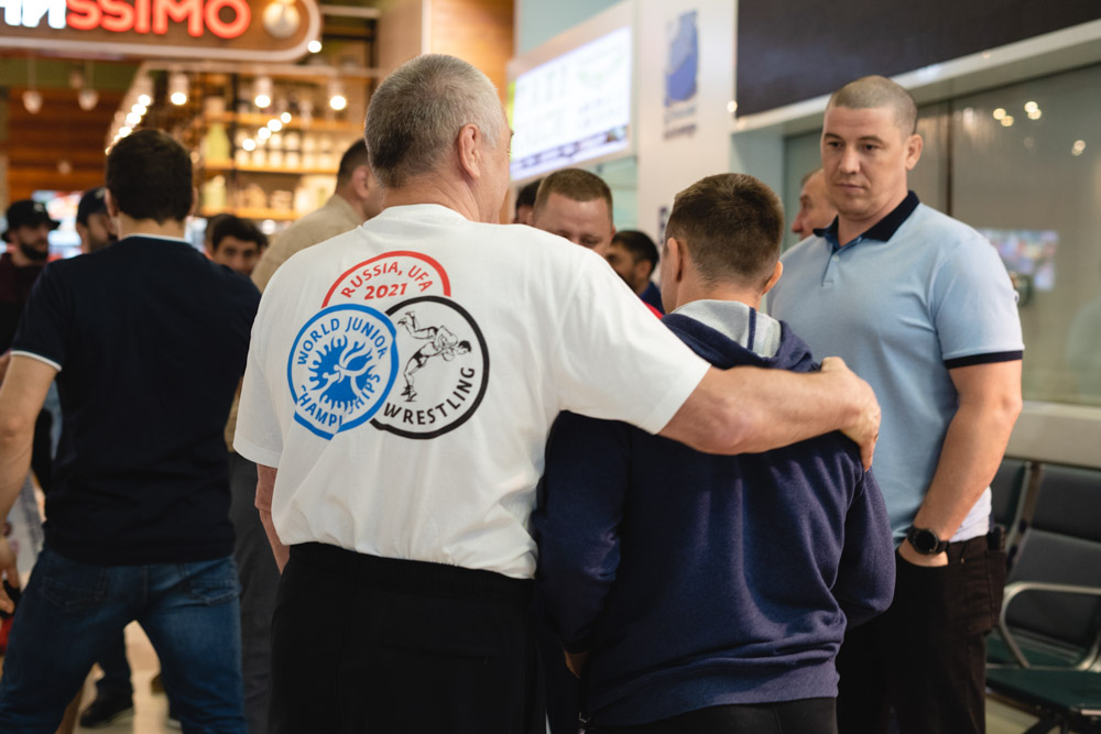 Встреча победителей первенства Европы по греко-римской борьбе в аэропорту Толмачёво С. Степанова, Ш. Ожаева, М. Лаптева-25.05.2021_86