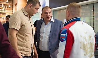 Встреча победителей первенства Европы по греко-римской борьбе в аэропорту Толмачёво С. Степанова, Ш. Ожаева, М. Лаптева-25.05.2021_89