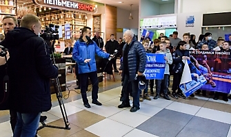 Встреча Романа Власова в аэропорту Толмачёво (Новосибирск) с чемпионата мира-2021 (13.10.2021)_3