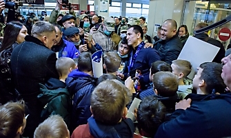 Встреча Романа Власова в аэропорту Толмачёво (Новосибирск) с чемпионата мира-2021 (13.10.2021)_19