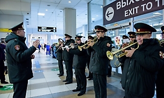 Встреча Романа Власова в аэропорту Толмачёво (Новосибирск) с чемпионата мира-2021 (13.10.2021)_25