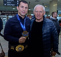 Встреча Романа Власова в аэропорту Толмачёво (Новосибирск) с чемпионата мира-2021 (13.10.2021)_33