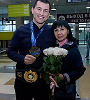 Встреча Романа Власова в аэропорту Толмачёво (Новосибирск) с чемпионата мира-2021 (13.10.2021)_36