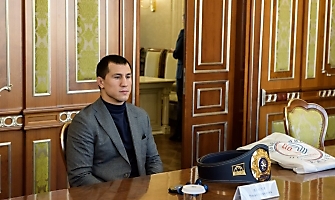 Андрей Травников поздравил Романа Власова с победой на чемпионате мира-2021 (15.10.2021)_1