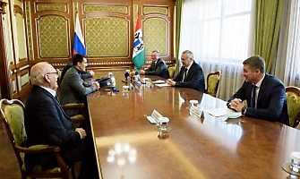 Андрей Травников поздравил Романа Власова с победой на чемпионате мира-2021 (15.10.2021)_4